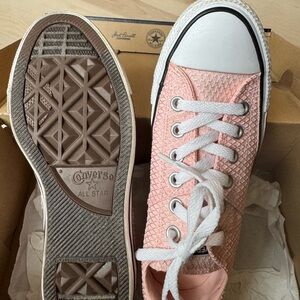 New in box Converse Pink Textured Sneakers